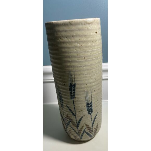Vintage Tan Speckled Mid Century Hand Made Pottery Vase with wheat flowers - Picture 1 of 4